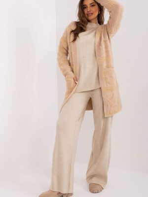 Cardigan model AT