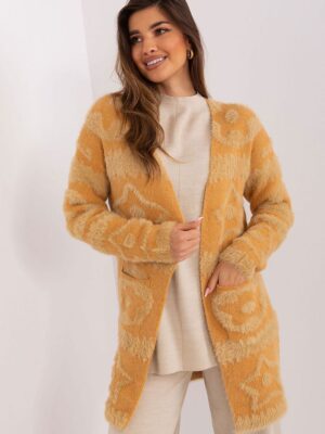 Cardigan model AT