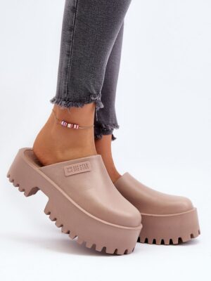 Flip-flops model Step in style