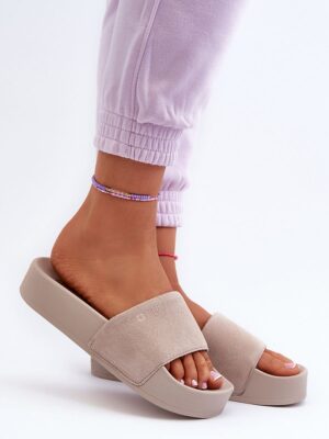 Flip-flops model Step in style