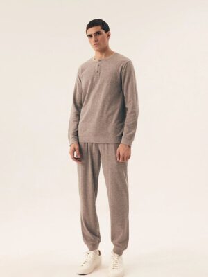 Pyjama model Henderson