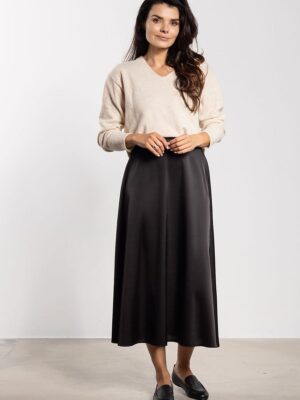 Skirt model awama
