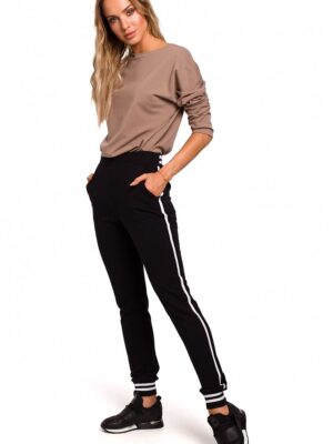 Women trousers model Moe