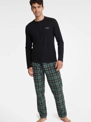 Pyjama model Henderson