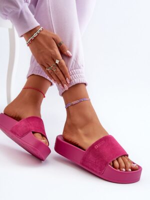 Flip-flops model Step in style