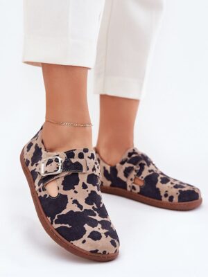 Barefoot model Step in style
