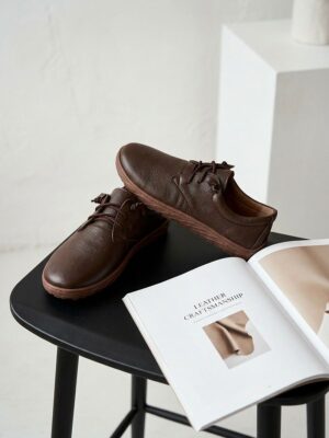 Barefoot model Step in style