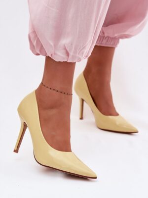 High heels model Step in style